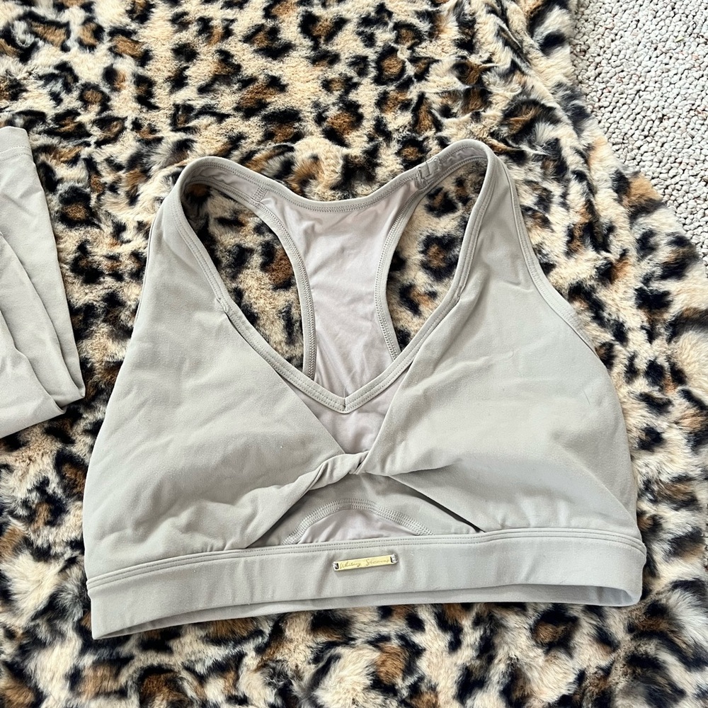 Gymshark Twist Front Sports Bra in Light Gray